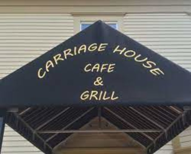 carriage house cafe and grill logo